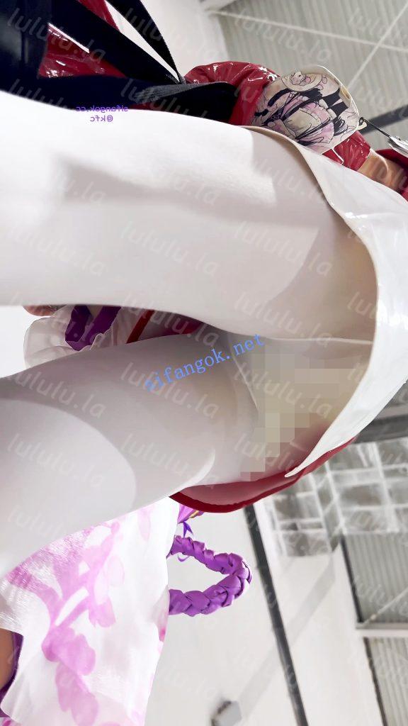 【KFC】新手学妹玩轮滑·一直扭动露出白丝屁股·真怕摔我怀里【1V】【517M】 预览图 6