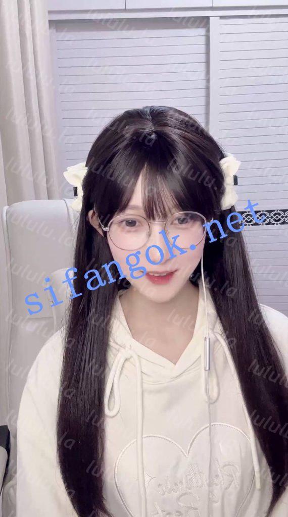 网红 语宁宁宁-2 极品眼镜良家 露点 自慰 B特写 JK学生制服【5V】【761M】 预览图 2