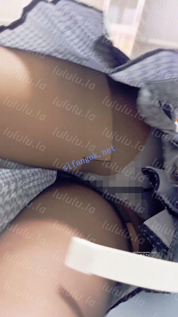 【KFC】制服JK气质学生妹和闺蜜逛街·短裙黑丝袜白内前后CD【1V】【315M】 预览图 7