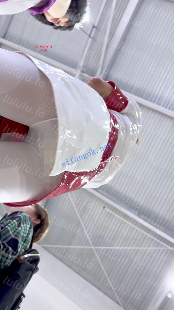 【KFC】新手学妹玩轮滑·一直扭动露出白丝屁股·真怕摔我怀里【1V】【517M】 预览图 12