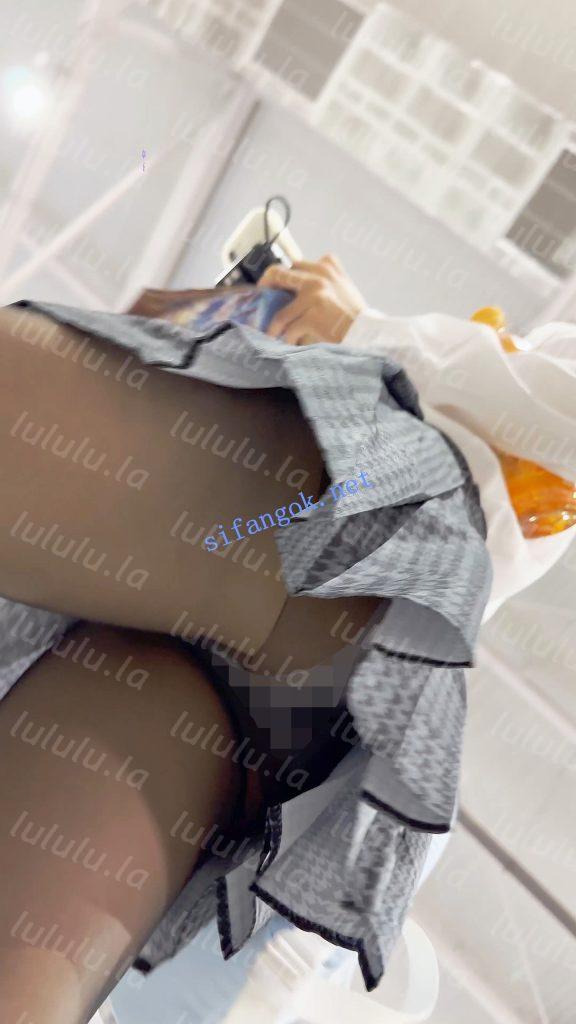 【KFC】制服JK气质学生妹和闺蜜逛街·短裙黑丝袜白内前后CD【1V】【315M】 预览图 1