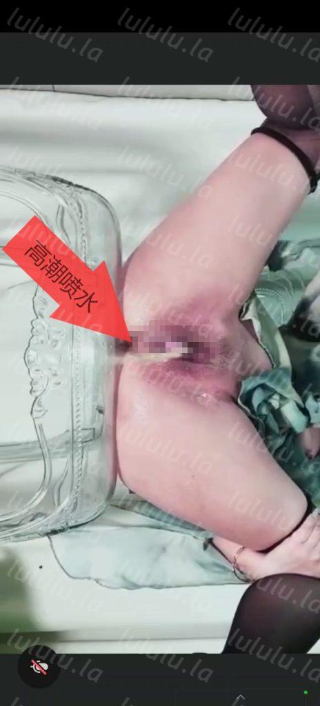 网红 Q币逗逗-3 气质美女 上面正常直播 下面插B 高潮喷水【2V】【439M】 预览图 16