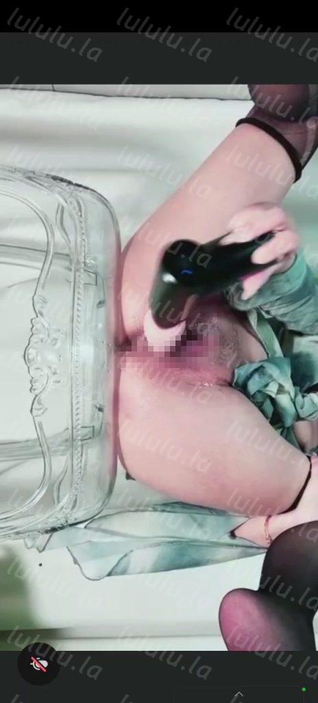 网红 Q币逗逗-3 气质美女 上面正常直播 下面插B 高潮喷水【2V】【439M】 预览图 18