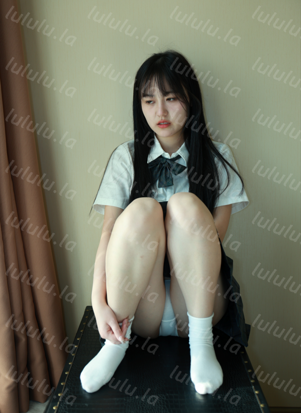 清纯素人小姐姐【糖糖】JK制服 超大尺度 极品私拍 【245P1.54G】 预览图 2