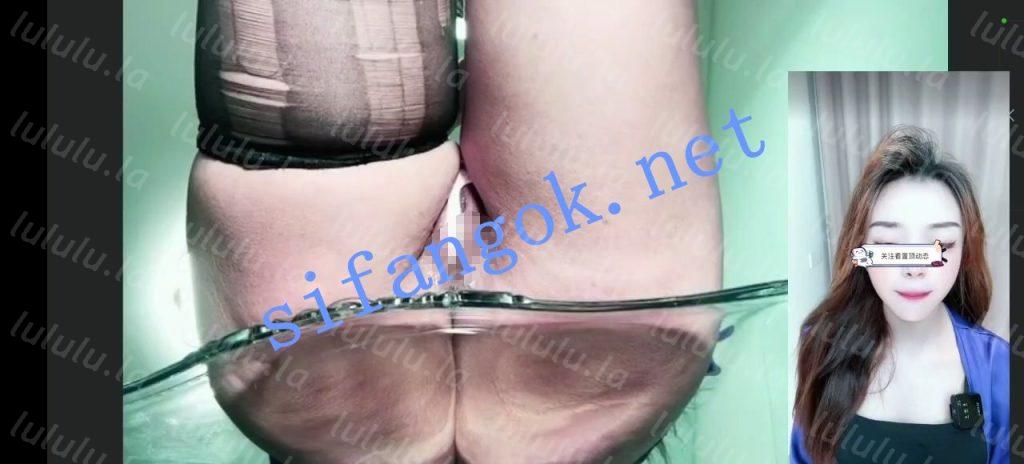 网红 Q币逗逗-3 气质美女 上面正常直播 下面插B 高潮喷水【2V】【439M】 预览图 13