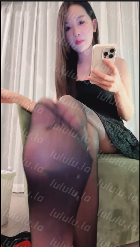 玩物直播汐月s-251212 黑丝香水寸滚进来【1V】【612MB百度云】 预览图 2