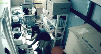 韓國情侶從前台到咖啡廳倉庫性愛啪啪啪流出⭐趴着女的背上瘋狂後入如肏母狗 2.33GB 预览图 1