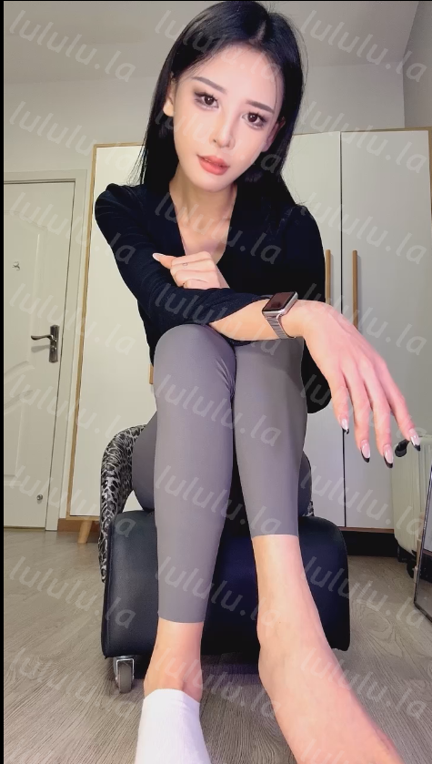 玩物直播牧牧-251212 开发领导瑜伽裤臀白袜榨【1V】【475MB百度云】 预览图 3