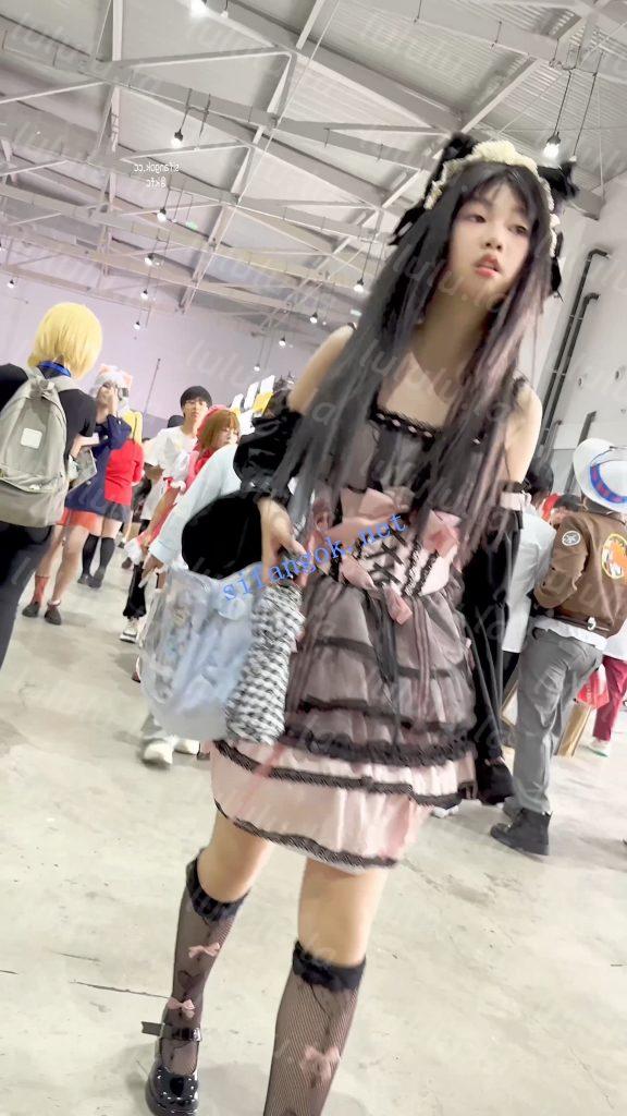 ⭐⭐⭐过膝袜嫩妹COSER穿了透明内·反差感无毛白虎狂露一线B【1V】【1.91G】 预览图 7