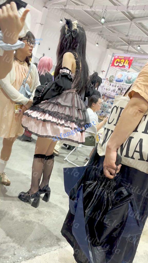 ⭐⭐⭐过膝袜嫩妹COSER穿了透明内·反差感无毛白虎狂露一线B【1V】【1.91G】 预览图 9