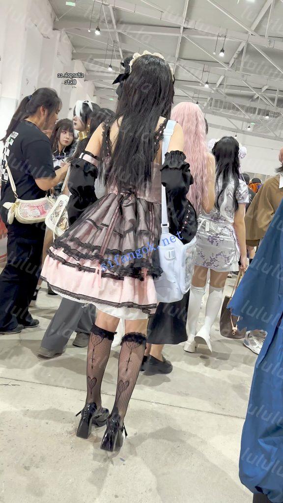 ⭐⭐⭐过膝袜嫩妹COSER穿了透明内·反差感无毛白虎狂露一线B【1V】【1.91G】 预览图 2