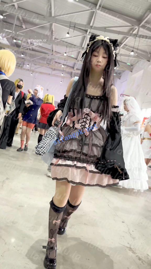 ⭐⭐⭐过膝袜嫩妹COSER穿了透明内·反差感无毛白虎狂露一线B【1V】【1.91G】 预览图 17