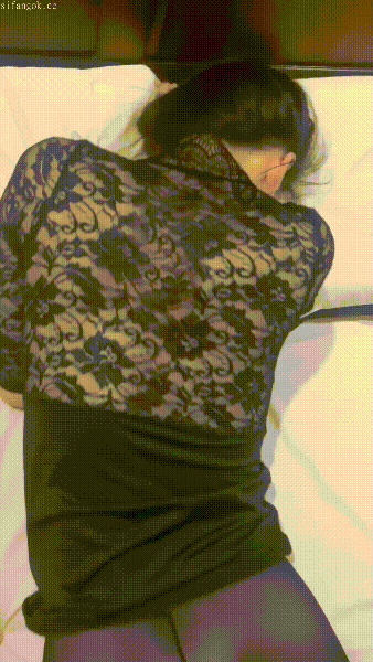 【蘋果原相機雲端洩密】浙江麗水女人味十足反差婊多款情趣裝性愛自拍(5V) 232.9MB 预览图 3