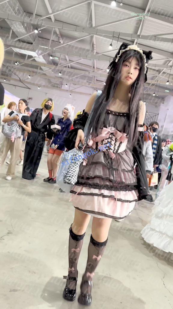 ⭐⭐⭐过膝袜嫩妹COSER穿了透明内·反差感无毛白虎狂露一线B【1V】【1.91G】 预览图 5