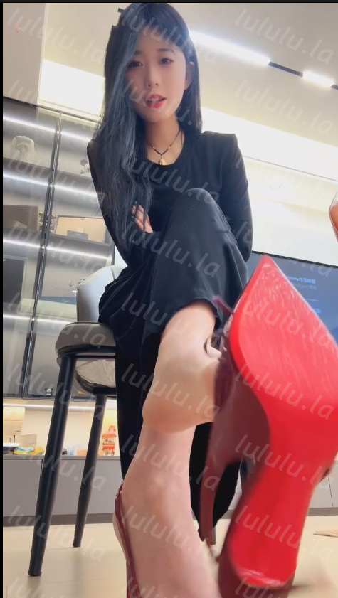 玩物直播芭妮s-251213 红绿灯高跟专场第七课爆插马眼【1V】【505MB百度云】 预览图 3