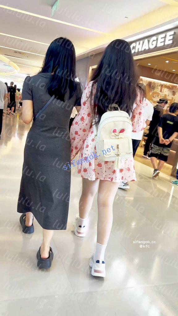 【KFC】长裙学生和闺蜜逛街买小吃·前后CD肉色丝袜半透内内【1V】【799M】 预览图 12