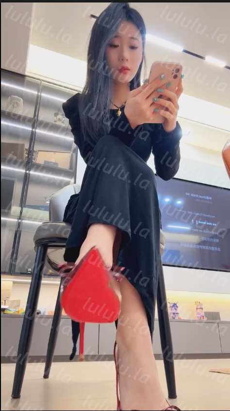 玩物直播芭妮s-251213 红绿灯高跟专场第七课爆插马眼【1V】【505MB百度云】 预览图 2