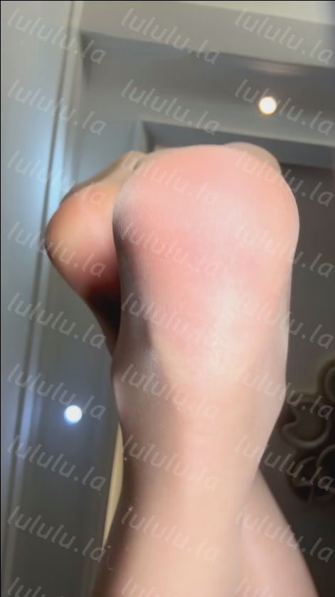 玩物直播酒鸽sama-251215 红绿灯油亮肉丝平底鞋【1V】【348MB百度云】 预览图 3