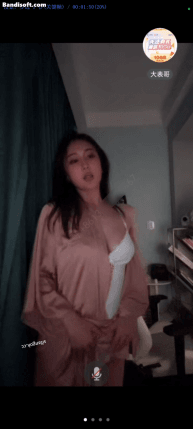 【抖音 L.露】几百一场的会议 性感睡裙 情趣内衣骚舞 乳沟【1V】【772M】 预览图 3