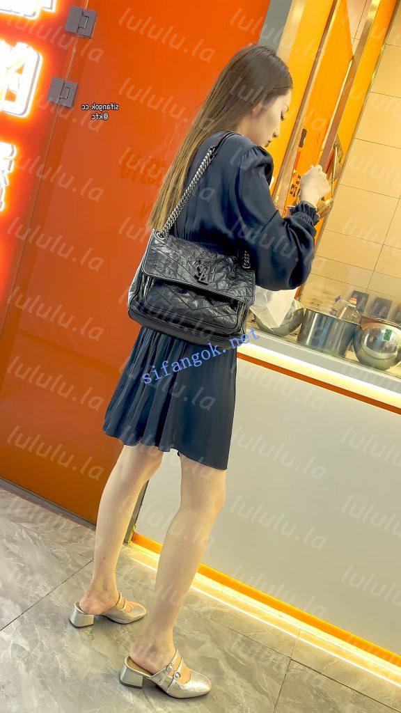 【KFC】风韵犹存的少妇·长裙白色内内CD盯着镜头看【1V】【309M】 预览图 4