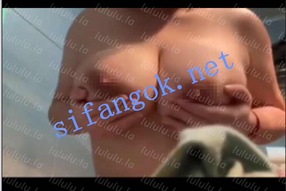 【抖音微博巨乳】君君竟在我身边 车内露脸被男主揉奶福利【4V】【10M】 预览图 12