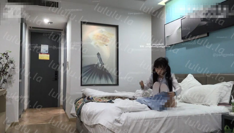 专操学生嫩妹达人『胖爷的奇妙之旅』107号女主， 白丝水手服很养眼