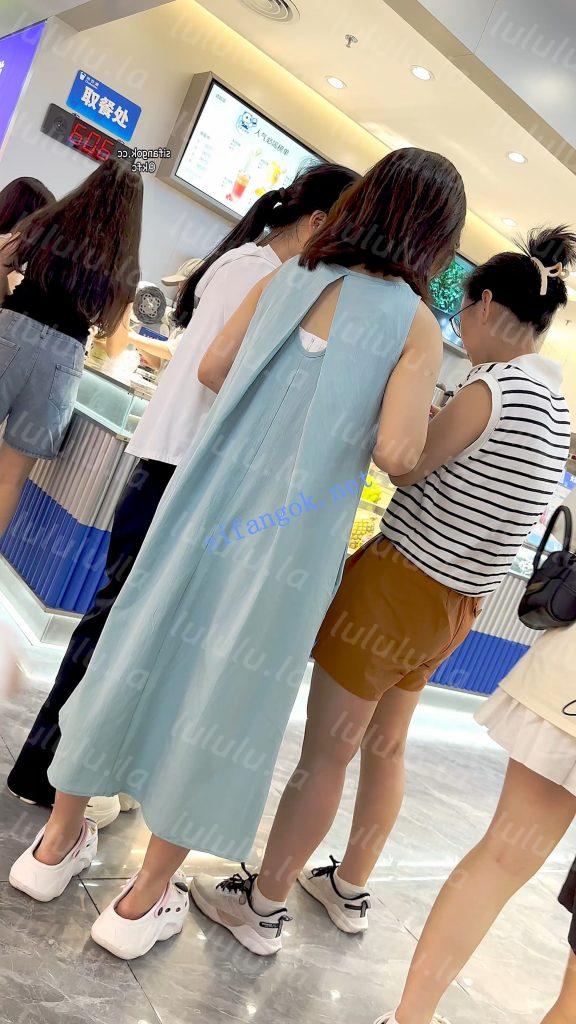 【KFC】学生妹和闺蜜逛街·蓝色超长裙下穿了白色内内【1V】【286M】 预览图 4