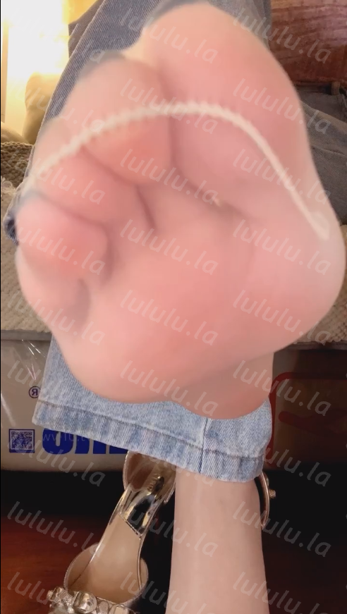 玩物直播清酒女主-251215 裤里丝憋精场【1V】【771MB百度云】 预览图 5