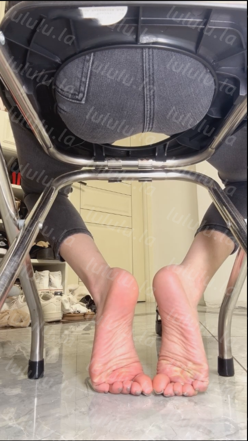 玩物直播酒鸽sama-251216 红绿灯偷窥视角【1V】【823MB百度云】 预览图 2