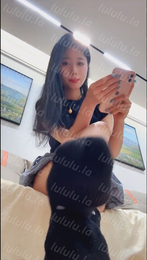 玩物直播芭妮s-251214 红绿灯喜欢黑棉袜的狗的福音【1V】【603MB百度云】 预览图 3