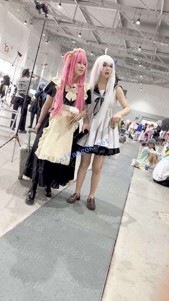 【KFC】学生妹COSER成功上钩坐伪装上·坐着劈开腿露出红色内【1V】【402M】 预览图 11