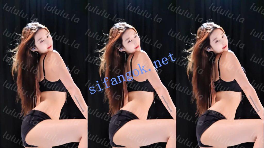 【斗鱼】UU薄荷理 新晋人气美女主播 漏内骚舞 精选合集【9V】【836M】 预览图 24