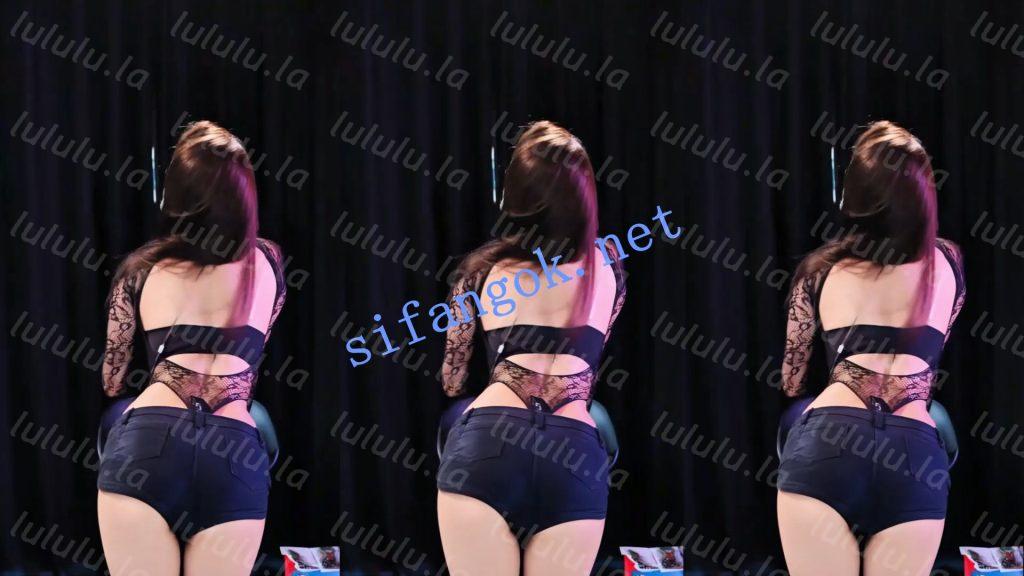 【斗鱼】UU薄荷理 新晋人气美女主播 漏内骚舞 精选合集【9V】【836M】 预览图 23