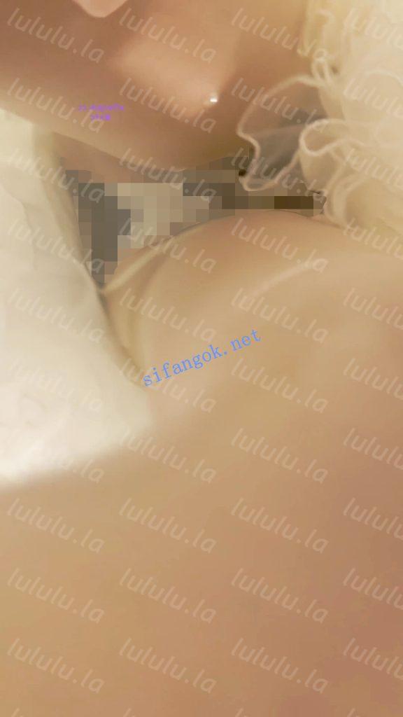 【KFC】洛丽塔萌妹逛累了·坐地上男友守护也露透明丝袜黑内【1V】【426M】 预览图 3