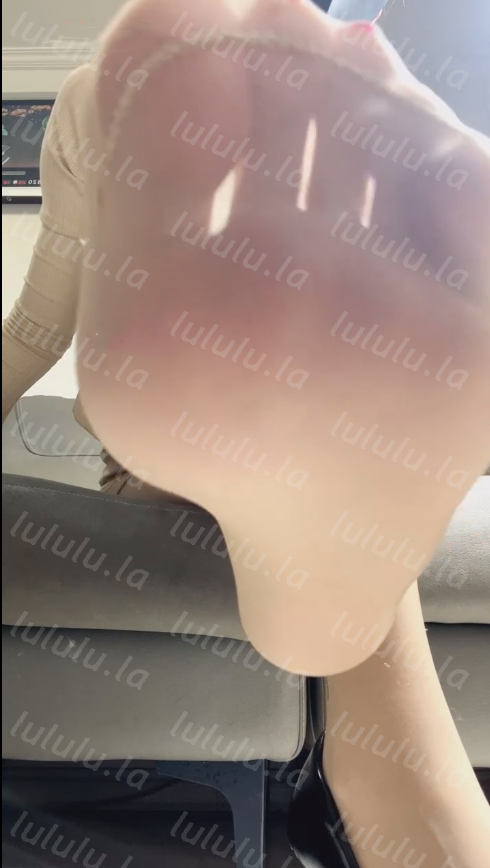 玩物直播颜艺很ss-251216 红绿灯红底肉丝治疗早泄狗【1V】【387MB百度云】 预览图 4