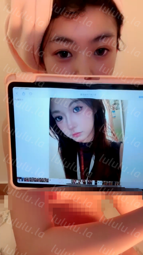 【小佳宝】 美乳粉逼 很是清纯 沐浴 手势舞 掰穴自慰 预览图 1