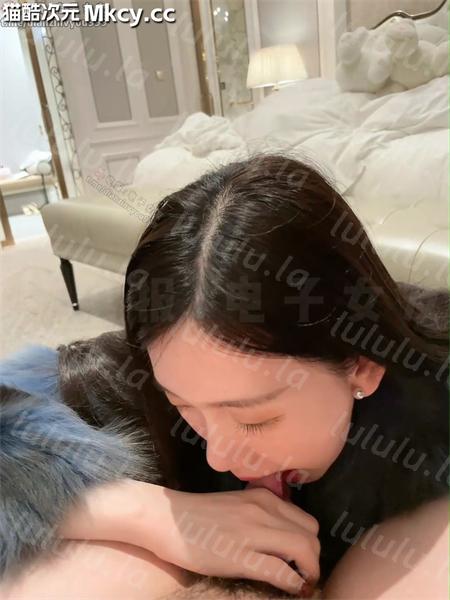 Chloe霏霏-全程露脸无套啪啪,狂干白虎嫩穴内射骚逼，口交口爆摄影师，自慰模穴超清画质[12p+7v/1009M] 预览图 8