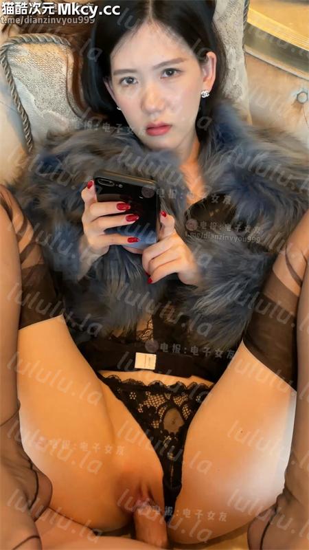 Chloe霏霏-全程露脸无套啪啪,狂干白虎嫩穴内射骚逼，口交口爆摄影师，自慰模穴超清画质[12p+7v/1009M] 预览图 11