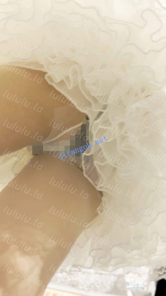 【KFC】洛丽塔萌妹逛累了·坐地上男友守护也露透明丝袜黑内【1V】【426M】 预览图 8