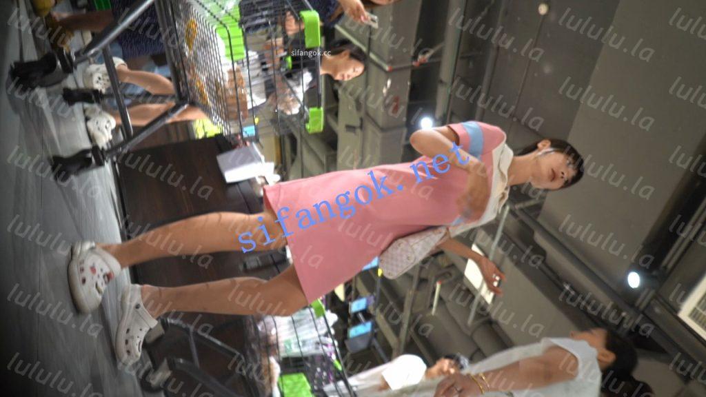 （空城原创）粉裙小少妇逛超市买菜，透明白N紧裹肥臀【1V】【313M】 预览图 5