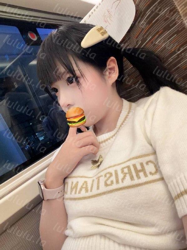 ♈抖音高颜萌妹（兔康康）大尺度啪啪作品两部！白虎无毛【4V】【270M】 预览图 2