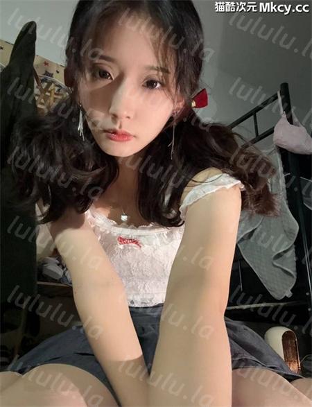 爱穿秋裤的猫-精选神颜少女 绝对颜值天花板女大学生 自慰泄密福利 [10P+5V/419.8M]