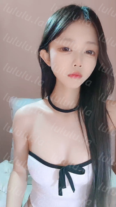 超人气学妹【小奈美美】绝品尤物 美乳长腿性感女神 预览图 1