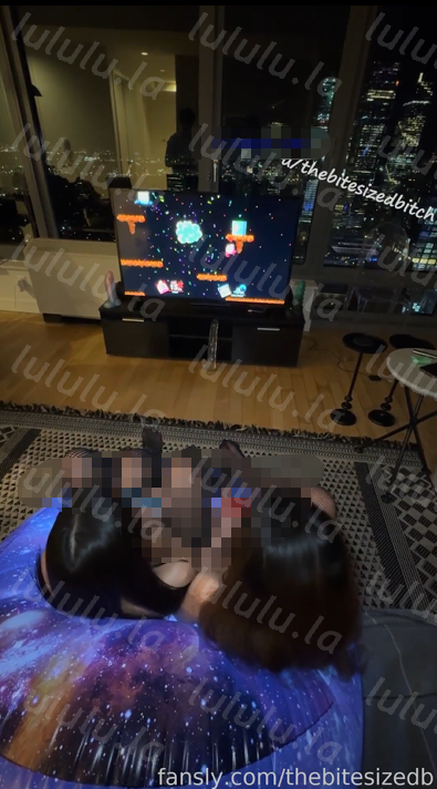 娇小玲珑20岁媚黑小母狗【Thebitesizedbitch】骚逼翘臀百合双头龙 预览图 1