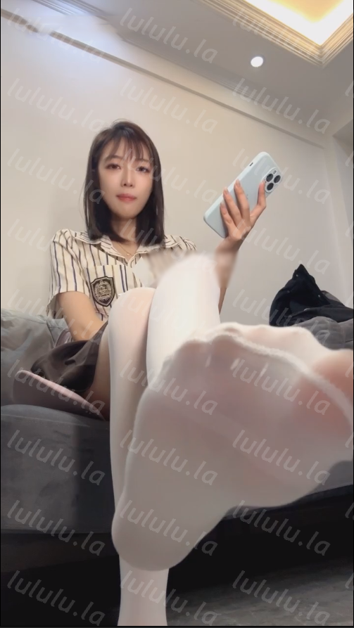 玩物直播酒鸽sama-251217 红绿灯香水诅咒同学家人【2V】【765MB百度云】 预览图 1