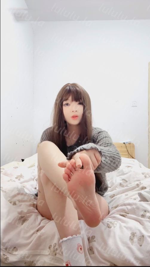 玩物直播黑心小魔女-251217 想闻女孩子屁股？+早泄榨精场【2V】【403MB百度云】 预览图 1