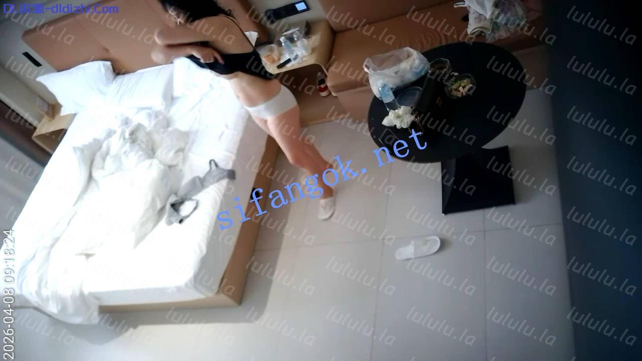 ❤️20260408❤️碎花裙少婦換上粉色紗裙溫柔的服侍精壯男友 2.2GB