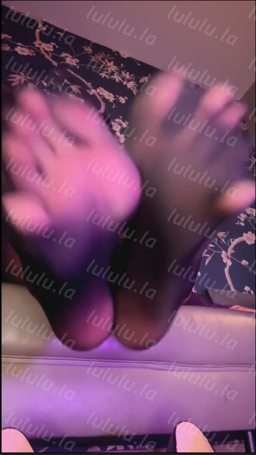 玩物直播11s-251219 后妈的厚黑脚【1V】【429MB百度云】 预览图 4