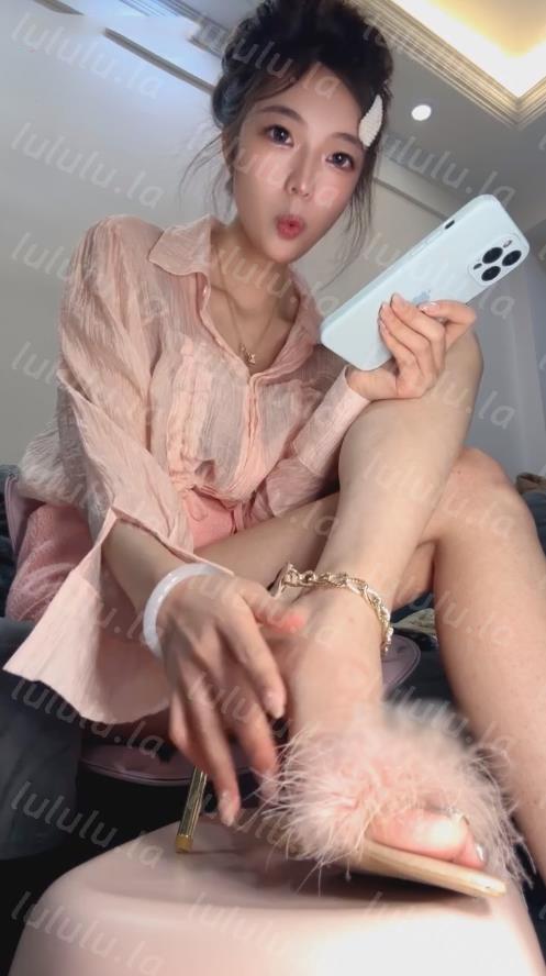 玩物直播酒鸽sama-251219 红绿灯锁奴的日常裸足凉高【1V】【466MB百度云】 预览图 4