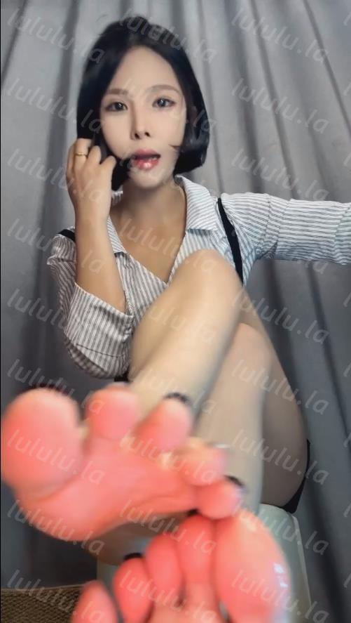 玩物直播河南苏苏s-251216 脏脚底口水红绿灯【1V】【315MB百度云】 预览图 2